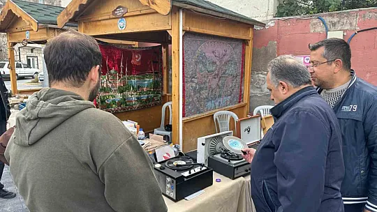 Meraklılarını buluşturan pazar