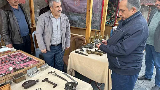 Meraklılarını buluşturan pazar