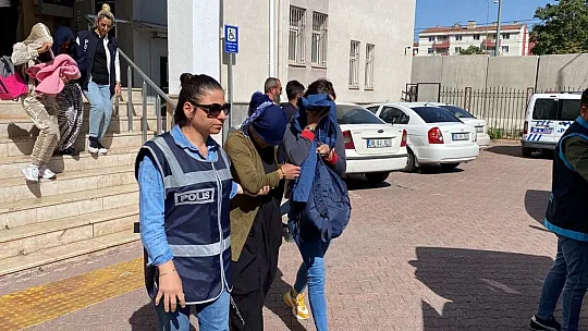 O kadın çatıdaki özel bölmede yakalandı