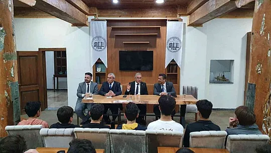 Müdür öğrencilerle sohbet etti...