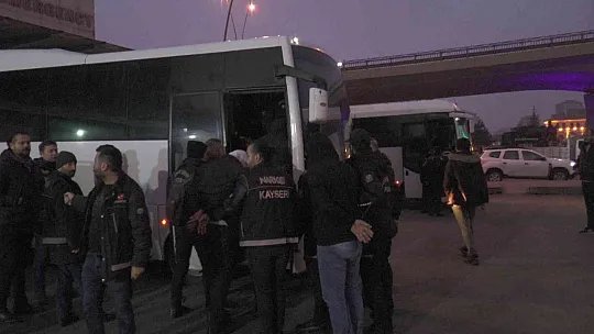 Zehir tacirleri adliyeye sevk edildi