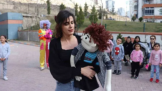 1 kişi 2 karakter