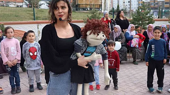 1 kişi 2 karakter