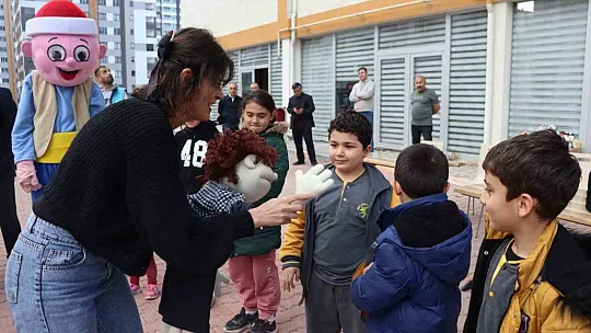 1 kişi 2 karakter