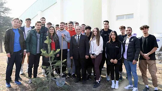 Fidanlar ERÜ'de toprakla buluştu!
