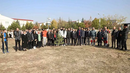Fidanlar ERÜ'de toprakla buluştu!