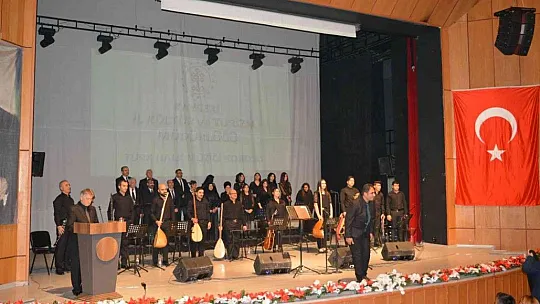 Konserde duygulandıran anlar...