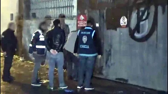 23 adrese eş zamanlı operasyon: 17 gözaltı