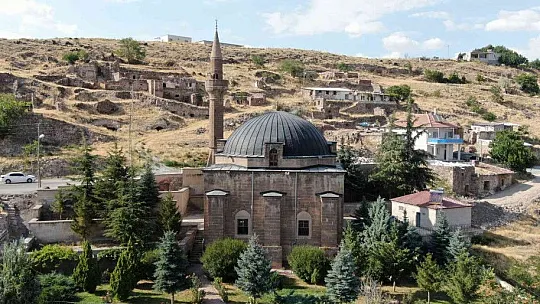 3 asırlık cami, yıllara meydan okuyor