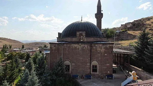 3 asırlık cami, yıllara meydan okuyor