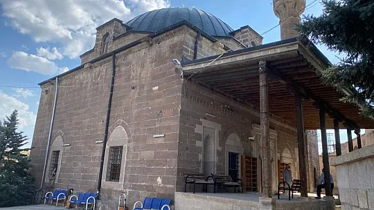 3 asırlık cami, yıllara meydan okuyor