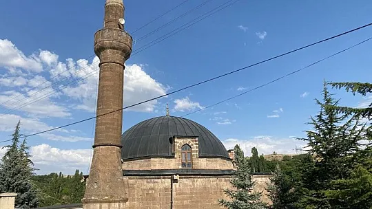 3 asırlık cami, yıllara meydan okuyor