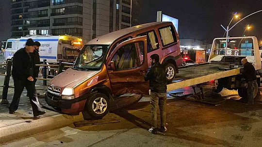 Trafik kazası, 3 otomobil çarpıştı
