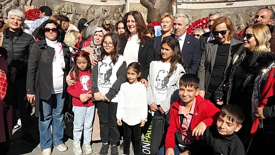 CHP'den Cumhuriyet yürüyüşü! Özer: Bu yokluk, yoksulluk, karanlık kader değil!