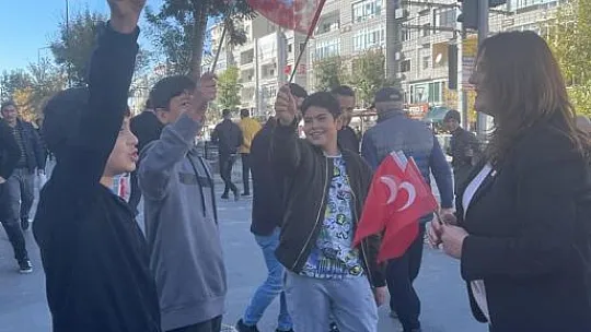 CHP'den Cumhuriyet yürüyüşü! Özer: Bu yokluk, yoksulluk, karanlık kader değil!