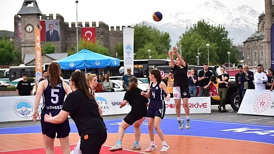 Cumhuriyet Meydanı'nda düzenlendi...