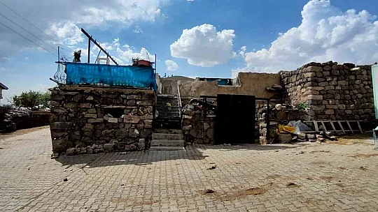 40 yıllık emeği çıkan yangında kül oldu
