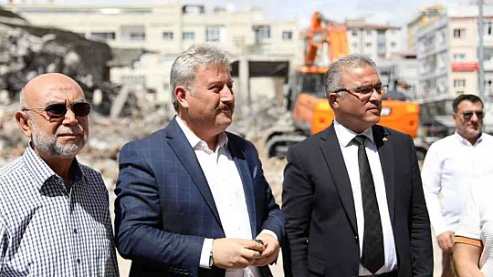 60 yıllık okul yıkıldı!