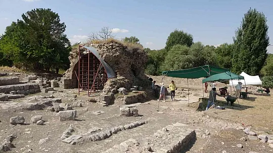8 asırlık Selçuklu sarayı gün yüzüne çıkıyor