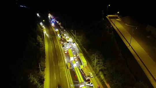 Adana'da 13 aracın karıştığı kazada kapanan otoyol ulaşıma açıldı
