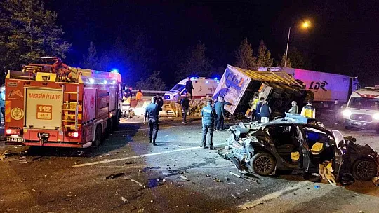 Adana'da 13 aracın karıştığı zincirleme trafik kazası: 7 ölü, 7 yaralı