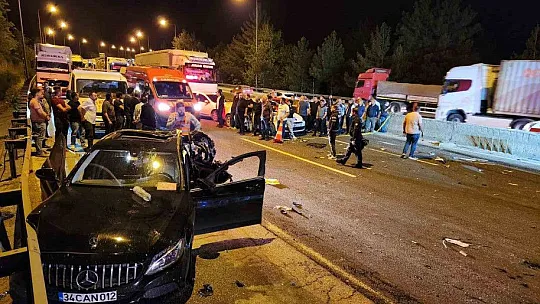 Adana'da 13 aracın karıştığı zincirleme trafik kazası: 7 ölü, 7 yaralı