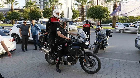 Adana'da Ak Parti Seçim bürosunda bulunan görevli uğradığı bıçaklı saldırıda yaralandı