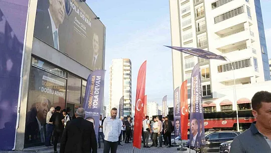 Adana'da Ak Parti Seçim bürosunda bulunan görevli uğradığı bıçaklı saldırıda yaralandı
