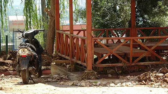 Adana Kozan'da selin ardından son durum görüntülendi