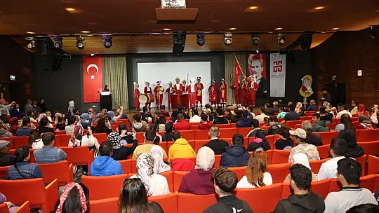 Diplomalarını aldılar...