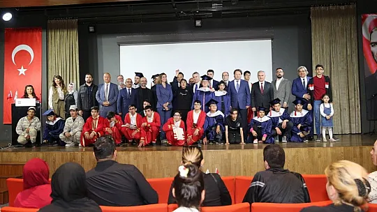 Diplomalarını aldılar...