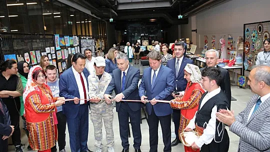 Diplomalarını aldılar...