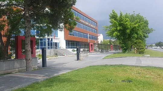 O Müdürlük'te İntihar Girişimi