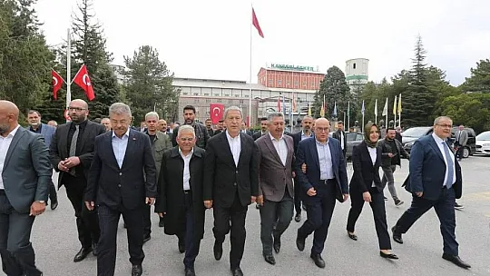 Bakan Akar'dan açıklama: Bu millet teröristlerle arasına mesafe koymayanlarla arasına mesafe koyacaktır...