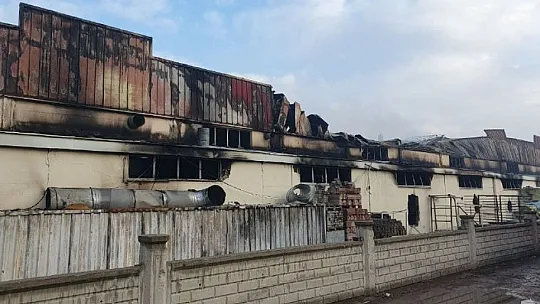 Alevlere teslim olan fabrikada hasar gün ağarınca ortaya çıktı