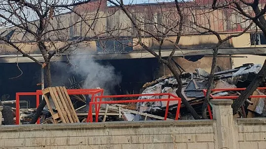 Alevlere teslim olan fabrikada hasar gün ağarınca ortaya çıktı