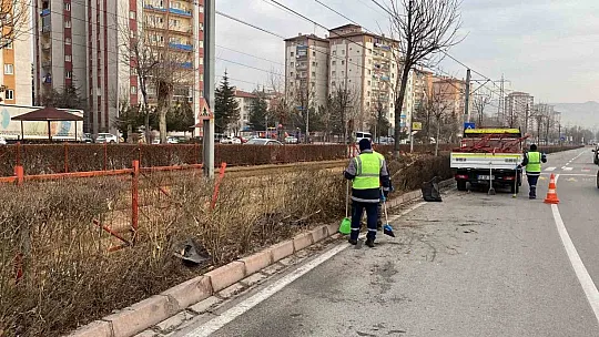 Ambulans tramvay yoluna girdi: 1 yaralı