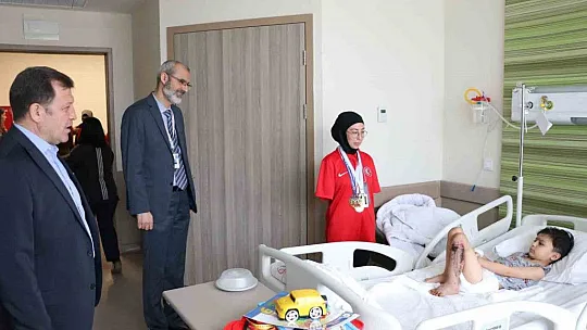 Ampute Milli Takımı'ndan depremzedelere moral ziyareti