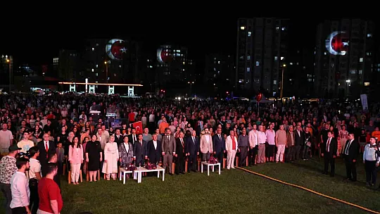 Depremzede korodan duygulandıran konser