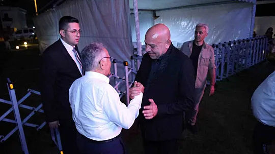 Depremzede korodan duygulandıran konser