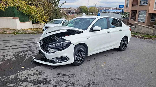 Arabasını yıkadı, ardından kaza yaptı: 3 yaralı