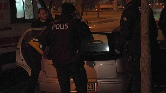 Otomobilde kadın cesedi bulundu