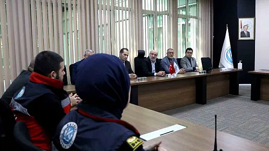 Arama kurtarma çalışmalarına katılan öğrencilerden Rektör'e ziyaret