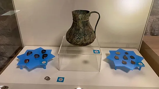 Asırlık sikkeleri saniyeler içerisinde basıyorlar