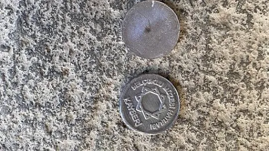 Asırlık sikkeleri saniyeler içerisinde basıyorlar
