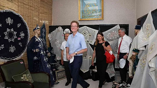 Büyükkılıç'ın, Avrupalı misafirleri KAYMEK sergisini gezdi!