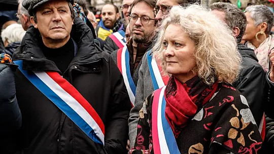 Terör örgütü PKK yandaşları Paris sokaklarını savaş alanına çevirdi