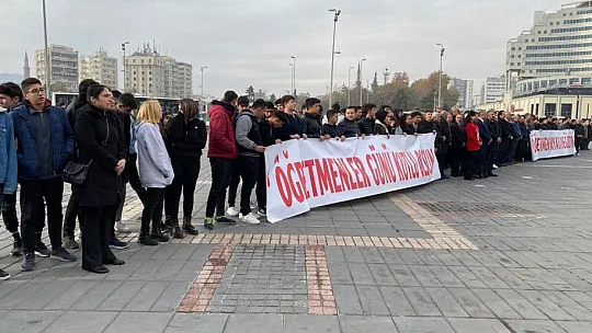 'Böyle bir günün olması öğretmenlerimize verilen değeri gösteriyor'