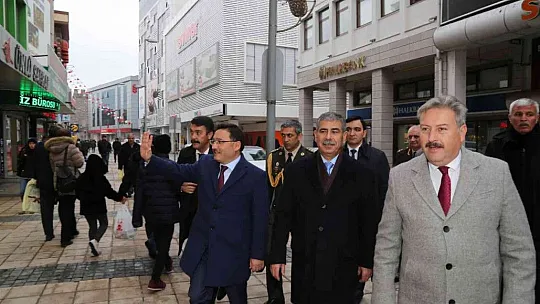 Azerbaycan Savunma Bakanı ve Vali Çiçek'ten Esnaf Ziyareti