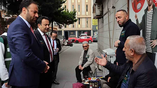 Müdür sokağa indi! Vatandaşlara bakın ne anlattı...